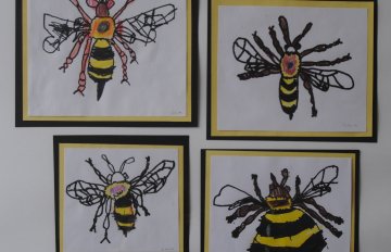 drawings of bees in various sizes