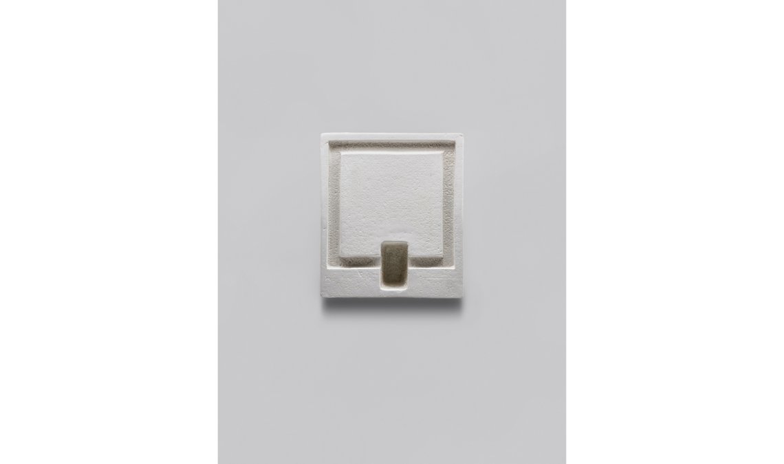 Plain sculpture - Earthenware and pigmented wax in square formats